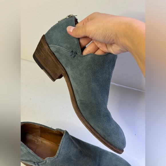 Frye Women's Carson Shootie Ankle Boot - Picture 3 of 9